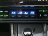 左右独立温度コントロールフルオートエアコンです。運転席、助手席それぞれで独立して温度設定ができます。冷え性の方が乗っても安心ですね♪