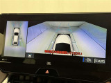 【パノラミックビューモニター】車を真上から見た状態をナビに映し出し、駐車時などをサポート☆クルマの斜め後ろなど、目が届きにくい箇所も確認できるため、いち早く障害物に気が付くことができます!