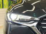 【LEDヘッドライト】悪天候や夜間走行時も良好な視界を確保し安心して運転できる高輝度LEDヘッドライトを装備!点灯速度が早く、消費電力も抑えられています。