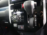 電動パーキングブレーキで引っ張る力が弱い、踏みこむ力が弱くブレーキが十分に効かずに、坂道では車が動き出してしまう恐れを防げて力の弱い人でも安定したブレーキ性能が期待できます。