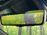 【デジタルインナーミラー】後席の大きな荷物や同乗者で後方が確認しづらい時でも安心!カメラが撮影した車両後方の映像をルームミラー内に表示。クリアな視界で状況の確認が可能です!