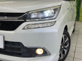 【LEDヘッドライト】悪天候や夜間走行時も良好な視界を確保し安心して運転できる高輝度LEDヘッドライトを装備!点灯速度が早く、消費電力も抑えられています。