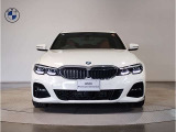 【キドニーグリル】BMWは約90年もの間、ほぼ全ての車両にひと目でBMWだと分かるこの特徴的なフロントグリルが備えられ、デザイン・アイコンとして親しまれてきました。