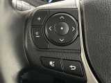 マルチインフォメーションディスプレイ内の表示切替や運転支援機能、オーディオの操作をステアリングから手を放さず行うことができ、運転に集中できます。
