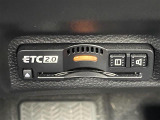 ◆【ETC2.0(DSRC)】ETCカードを挿入すれば料金所はノンストップで通過できます。ETC限定の割引や、高速道路の情報提供サービスを利用できます。