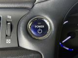 【エンジンスタートボタン】一度使ったら手放せなくなるスマートエントリーキーシステムです。 鞄やポケットの中に入れたままでもエンジン始動ができ、楽チンです。