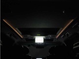 夜間に室内を照らしてくれるルームライトです♪♪