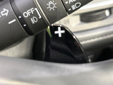 【パドルシフト】ハンドルから手を離さずに素早くシフトアップ&ダウンができるので、エンジンブレーキを使う下り坂や高速道路の合流で加速したい場面で役立ちます。