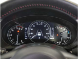 【明るく見やすいメーター】視認性が良く明るく見やすいメーター。運転者にとって見やすいメーターは運転していても疲れないですよね。