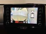 複数のカメラの映像をもとに、クルマを真上から見ているような映像をドライバーに提供し駐車をサポートする機能です。