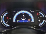 カラーヘッドアップディスプレイ付き。少ない視線移動で情報を確認できるので、運転の疲労軽減に繋がりますよ♪