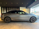 ☆BMWの前後重量配分50:50はエンジン自体をフロントタイヤよりも後ろにずらし、通常はエンジンルーム内に搭載される重量物であるバッテリーをトランクに移動させるなどして実現されています☆