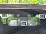 【アイサイトVer3】前方の車両等を検知し、衝突しそうな時は警報で注意を促し、ブレーキを踏む力をサポート。ブレーキを踏めなかった場合は衝突被害軽減ブレーキが作動、衝突回避をサポートします。