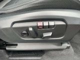 保証費用は本体価格に含まれています。詳細については販売店にご確認下さい。2年or1年間のメーカー保証+ロードアシスタンスサービスをお付けしご納車致します。保証は全国のBMW正規ディーラーにて作業が可能です