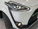 【LEDヘッドライト】悪天候や夜間走行時も良好な視界を確保し安心して運転できる高輝度LEDヘッドライトを装備!点灯速度が早く、消費電力も抑えられています。