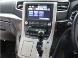【HDDナビ】8インチHDDナビ+電動開閉後席モニターほか5.1chサウンドシステムと、車内18個のスピーカー、フルセグTV、ブルートゥース機能など多彩な機能が満載です!