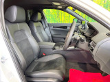 運転席シート廻りは使用感も少なく、良好な状態となっています。前オーナー様が丁寧に使っていたことがよくわかりますね。