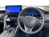 上質で落ち着いた印象のインパネ。視界も広々で運転しやすいです。