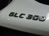 人間工学をもとに設計されたメルセデス・ベンツのシートは、柔らか過ぎず長距離のドライブでも疲れにくい構造になっております。車の運転で腰に負担を感じられる方は是非一度お試しください。