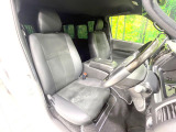 運転席シート廻りは使用感も少なく、良好な状態となっています。丁寧に使われていたことがよくわかりますね。