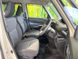 運転席シート廻りは使用感も少なく、良好な状態となっています。前オーナー様が丁寧に使っていたことがよくわかりますね。