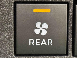 リヤヒーターダクト、ON/OFFスイッチで後部座席に温かい風を送ります。