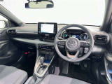 運転席まわりです。 各操作スイッチは使いやすい位置に配置されてます。