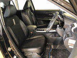 運転席の座面高さを調整できるシートリフターが付いています♪