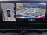 上空から見下ろしているかのような映像で、駐車をサポ-ト。MOD(移動物 検知)機能付インテリジェント アラウンドビュ-モニタ-。