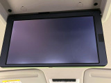 【フリップダウンモニター】大画面モニターで後席でもエンタメをお楽しみいただけます。小さなお子様にも大人気の装備です♪
