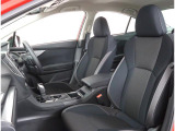 ゆったり座れて、長時間の運転も疲れにくいフロントシート!ホールド性も良く運転に集中できるシートです!!また、電動パワーシートですので着座位置も正確に合わせることが出来ます!!