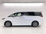 流れるようなボディラインが魅力的で乗降りしやすい車両です