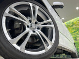 【TRD製19インチアルミホイール】大人気メーカーのホイールを装備♪軽量・高硬度のアルミホイールは、ハンドリング・加速など、走りの質を向上してくれま