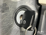【キーレス】少し離れた場所からでもボタン一つでドアの開錠・施錠ができるのでとっても便利!ドアの鍵穴周りに傷をつけることもありません♪