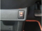 【シートヒーター】寒い日の運転など冷えやすい脚部を快適に温めてくれる。嬉しい機能♪