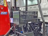 デッキ運転席側に工具箱が付いています。