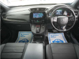 運転にかかわる様々な操作を安全に行えるように視点移動が少なく、操作性に配慮されたスイッチ類が凝縮されたコクピットです。