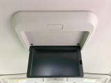 【フリップダウンモニター】大画面モニターで後席でもエンタメをお楽しみいただけます。小さなお子様にも大人気の装備です♪