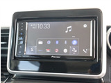 『1台』のお車に対して、3名体制で日々議論を重ね仕入れを行っております。