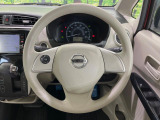 インテリアに合わせたデザインのステアリングは、運転される方のことも考え、運転しやすい形状、大きさです。是非一度、実際に触ってお確かめください。