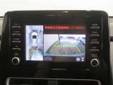 パノラミックビューモニター搭載。カメラで車両周囲の状況を映し出すため、狭い場所での駐車などに役立ちます。