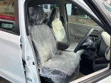 自社整備工場併設! 納車整備からアフターフォローまでお任せください。 車検や定期点検、オイル交換はもちろん、ナビやドラレコ、バックカメラ、ETC等の取り付けも当店にお任せください。