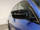 【BMWミラー】視認性の高いスタイリッシュなミラー。自動防眩機能も付いており夜間のドライビングをサポートします。