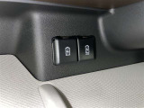充電用USB端子付き。スマートフォンなどの充電に便利です。