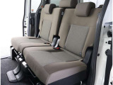 ゆとりある広々とした車内空間は、ドライブを始め買い物やレジャーなど、幅広く活躍します。一人でもみんなとでもお出かけを楽しみましょう!