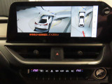 純正ナビ付です。もちろん車両後方を表示するバックガイドモニターが付いていて車庫入れ安心!