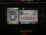 パノラミックビューモニター付きです。車両を上から見たような映像をディスプレイオーディオ画面に表示。運転席からの目視だけでは見にくい、車両周辺の状況をリアルタイムでしっかり確認できます。