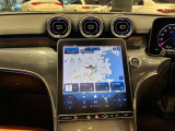 初年度登録から3年間は新車保証(メルセデスケア)を継承して、ご利用になれます。メルセデスケアは一部消耗品や、定期点検までも保証対象となりますので、保証が広範囲です。※詳しくはスタッフまでお問合せ下さい
