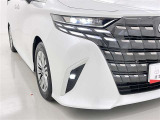 フォグランプ装着車です。暗い夜道の車両前方を明るく照らします
