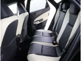 ゆとりある広々とした車内空間は、ドライブを始め買い物やレジャーなど、幅広く活躍します。一人でもみんなとでもお出かけを楽しみましょう!